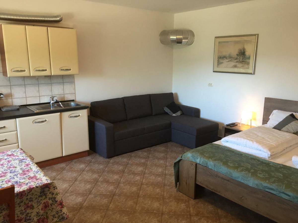Appartement Apartma Valmarin à Spodnje Skofije Extérieur photo